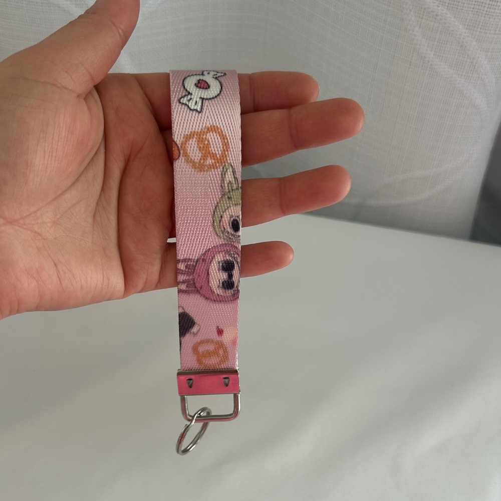 ๐ Pink Keychain with Cute Character Design
Labubu - Picture 3 of 4